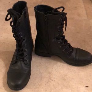 Combat boots